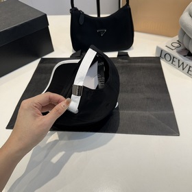 PRADA Новая классическая бейсболка. Версия для покупки через поср