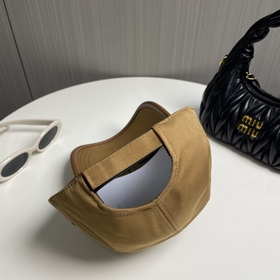 【Prada】 Новая модель весна-лето 2025 от Prada, широко известная р