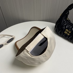 【Prada】 Новая модель весна-лето 2025 от Prada, широко известная р