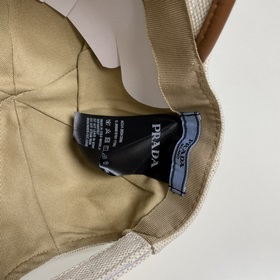 Prada * Рыбацкая кепка Очень стильная рыбацкая шапка, подходит ка
