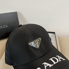 PRADA 2025 ранневесенняя модель бейсболки с жестким козырьком и т