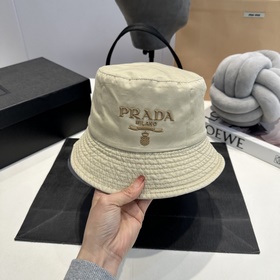 Рыбацкая шляпа Prada Оригинальный дизайн, привлекающий внимание И
