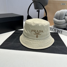 Рыбацкая шляпа Prada Оригинальный дизайн, привлекающий внимание И