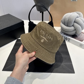 Рыбацкая шляпа Prada Оригинальный дизайн, привлекающий внимание И