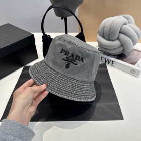 Рыбацкая шляпа Prada Оригинальный дизайн, привлекающий внимание И