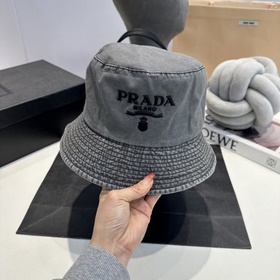 Рыбацкая шляпа Prada Оригинальный дизайн, привлекающий внимание И