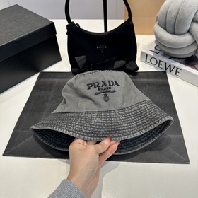 Рыбацкая шляпа Prada Оригинальный дизайн, привлекающий внимание И