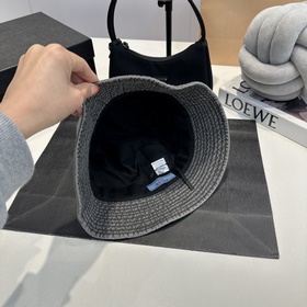 Рыбацкая шляпа Prada Оригинальный дизайн, привлекающий внимание И