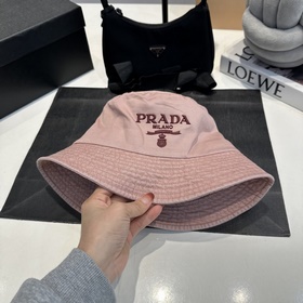 Рыбацкая шляпа Prada Оригинальный дизайн, привлекающий внимание И