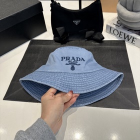 Рыбацкая шляпа Prada Оригинальный дизайн, привлекающий внимание И