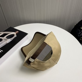 PRADA Пrada Новая бейсболка, версия для покупки через посредника!