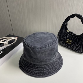 Рыбацкая кепка Prada с вышитыми буквами Оригинальный дизайн, прив