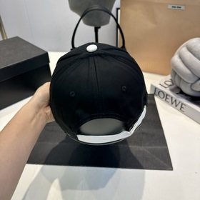 PRADA Новая классическая бейсболка. Версия для покупки через поср