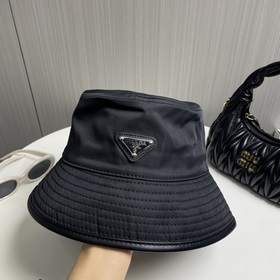 【Prada】 Новая модель весна-лето 2025 от Prada, широко известная р