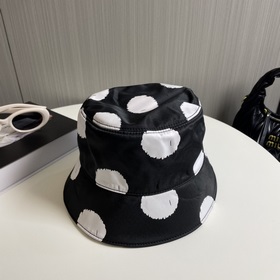 【RADA Prada】 Новая рыбацкая кепка с треугольным козырьком в горош