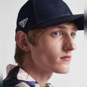 Prada Высококачественная джинсовая кепка с козырьком в форме пере
