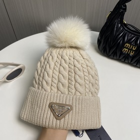 Классическая шерстяная шапка Prada из высококачественной шерсти, 