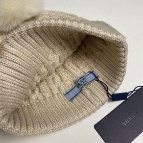 Классическая шерстяная шапка Prada из высококачественной шерсти, 