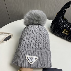 Классическая шерстяная шапка Prada из высококачественной шерсти, 