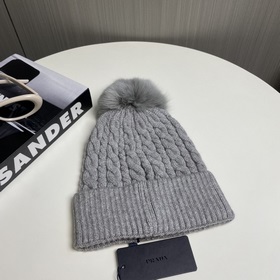 Классическая шерстяная шапка Prada из высококачественной шерсти, 