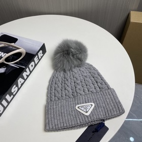Классическая шерстяная шапка Prada из высококачественной шерсти, 