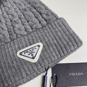 Классическая шерстяная шапка Prada из высококачественной шерсти, 