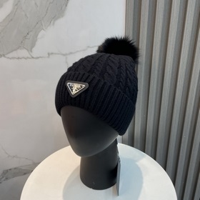 Классическая шерстяная шапка Prada из высококачественной шерсти,