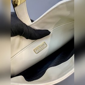 【Высококачественный оригинал】 Новая модель сумки под мышку 1BC169