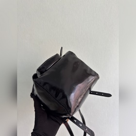 Новая модель из масляной кожи 1BB137, маленькая Эта новая сумка-
