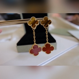 Новинка от Van Cleef & Arpels! Тщательно изготовленные серьги
