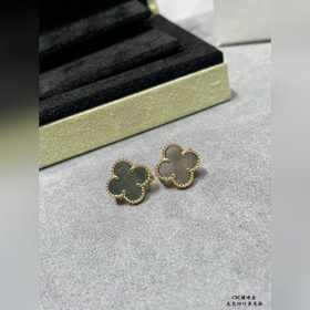 V-Gold-Plated  VCA Four-Leaf Clover Natural Grey Pearl Earrings,