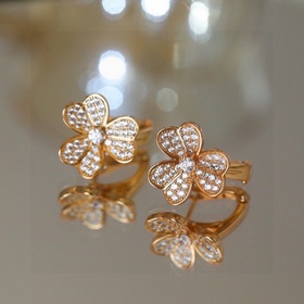 Серьги Frivole от Van Cleef &amp; Arpels напоминают цветы, колышу