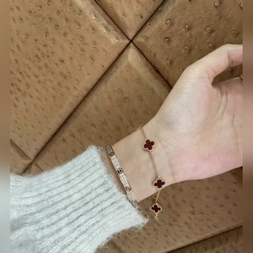 Мини-шестилепестковый красный агат Vca Van Cleef &amp; Arpels. Не