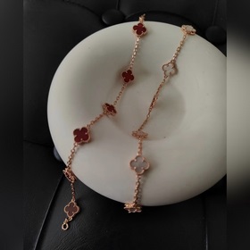 Мини-шестилепестковый красный агат Vca Van Cleef & Arpels. Не
