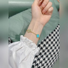 -Изображение на руке -Браслет Van Cleef & Arpels с бриллианта