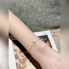 V Золотое покрытие миндального цвета Van Cleef & Arpels Sweet