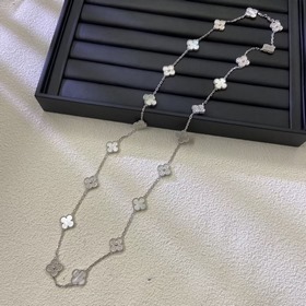 Уровень покупки VCA четырехлистный клевер Van Cleef & Arpels,