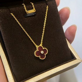 Van Cleef & Arpels Четырехлистный кулон с бриллиантами, натур