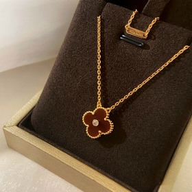 Van Cleef & Arpels Четырехлистный кулон с бриллиантами, натур