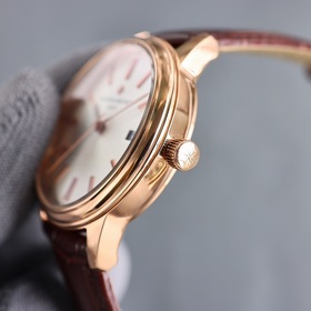 Новейшая версия мужских часов Vacheron Constantin Traditionnelle,