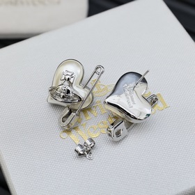 Популярные Vivienne Saturn Pearl Brooch Ear Studs от Vivienne Wes