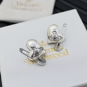 Популярные Vivienne Saturn Pearl Brooch Ear Studs от Vivienne Wes