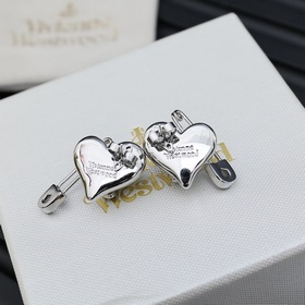 Популярные Vivienne Saturn Pearl Brooch Ear Studs от Vivienne Wes
