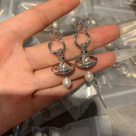 Серьги-гвоздики с жемчужинами от Vivienne Жемчужные серьги, подче