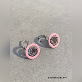 Серьги Vivienne Saturn Pink Enamel Planet от Empress of the West.
