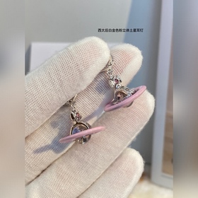 Серьги Vivienne Saturn Pink Enamel Planet от Empress of the West.