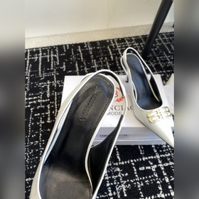 Услуги покупке товаров  BALENCIAGA Paris 25ss с заостренным носк