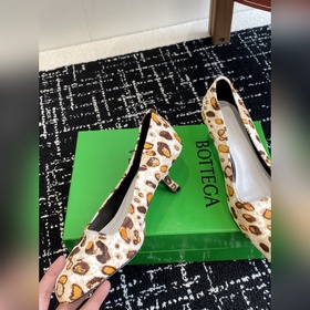 Покупка по доверенности  Bottega Veneta 25ss Новая модель BV из 