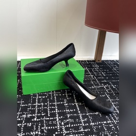 Покупка по доверенности  Bottega Veneta 25ss Новая модель BV из 