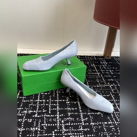 Покупка по доверенности  Bottega Veneta 25ss Новая модель BV из 